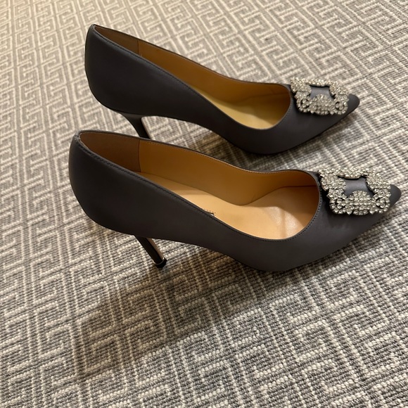 New Manolo Blahnik Hangisi Pump Satin Grey - Picture 3 of 8